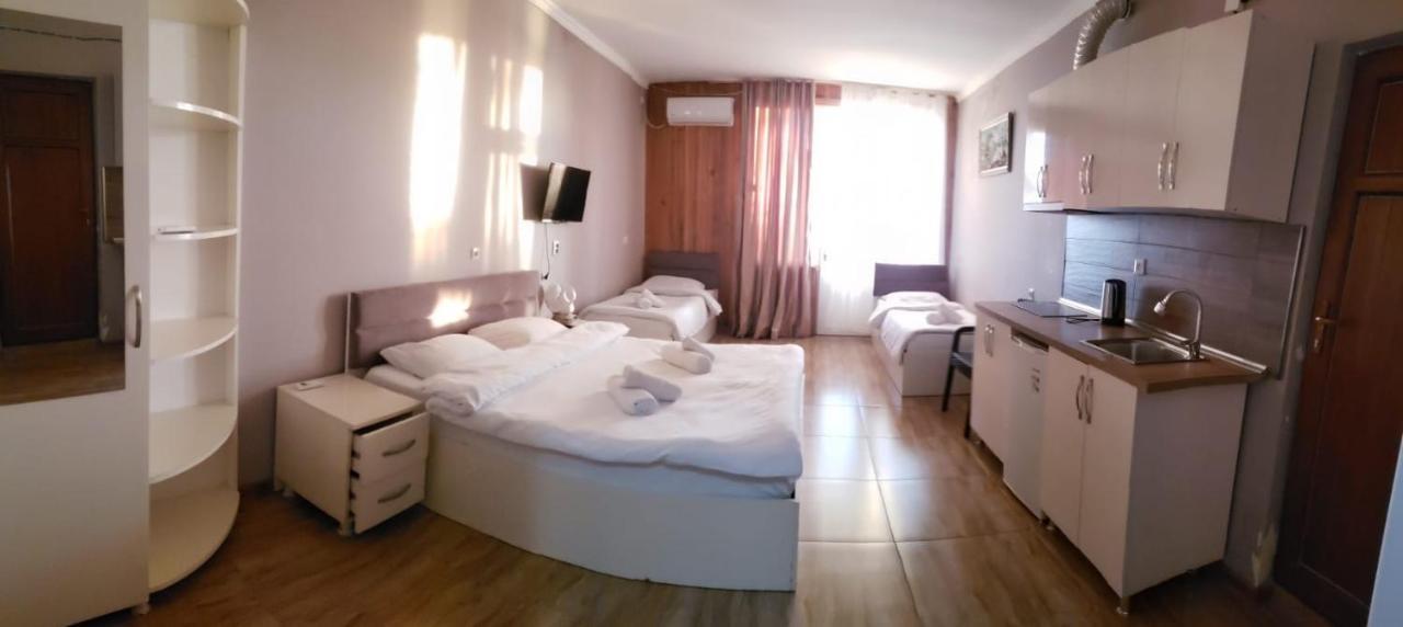 Midia Guest House Kobuleti Eksteriør billede