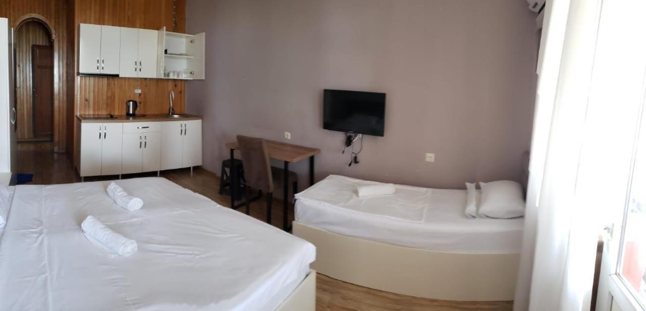 Midia Guest House Kobuleti Eksteriør billede